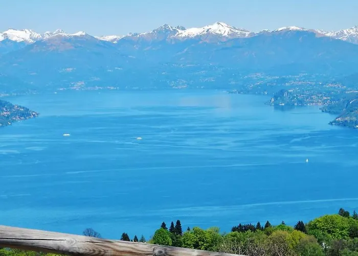 Hills | Lakeview Apartament